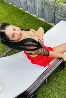Valentina ( 24 )