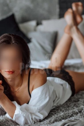 Emely  hübsch und sexy