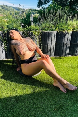 Valentina ( 24 )