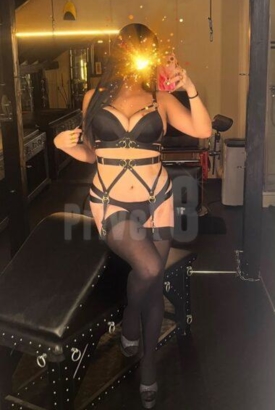 Lara sexy CHGirl mit gossen Busen11001800