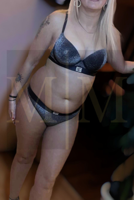 ANNA- SEXY MILF