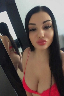 Natasha – 076 754 55 44