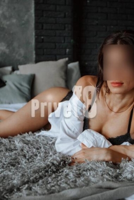 Emely aus Deutschland hübsch und sexy