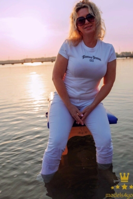 Künstlerin TantraNuruMassage 