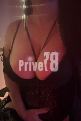 SwissEva vollbusig mit heissen Kurven