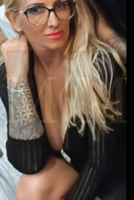 SISSY-SEXY MILF