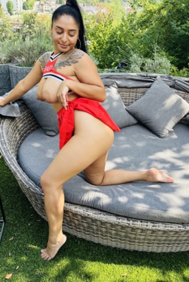 Valentina ( 24 )