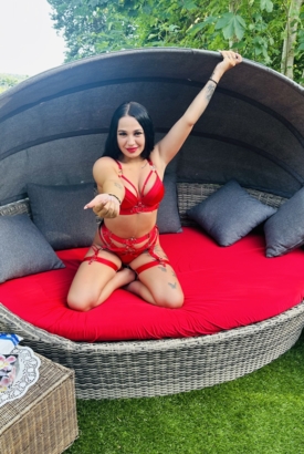 Alina ( 20 )